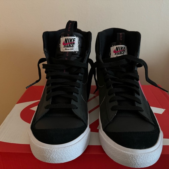(GS) Nike Blazer Mid 77 SE DH8640-001 Size 6Y - Picture 3 of 5